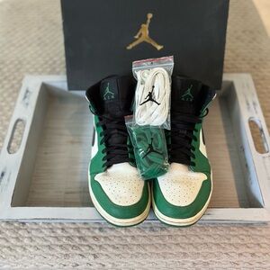 Jordan 1 Mid SE Pine Green men’s Sneakers